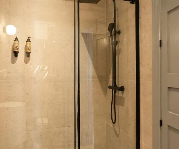 La Antigua Farmacia Daire *